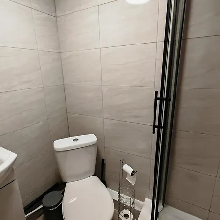 Cozy Studio With Netflix & Chill & Parking Enfield Exterior photo