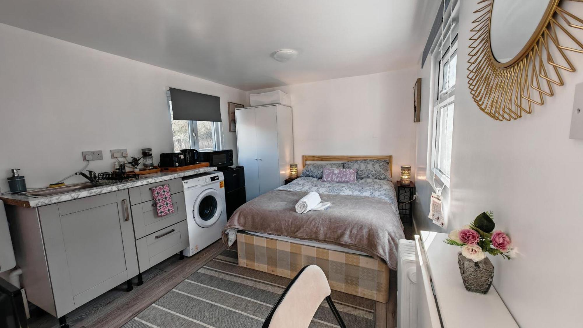 Cozy With Netflix & Chill & Parking Enfield